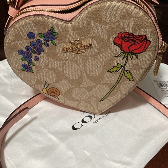 Coach observed by us heart shaped purse New - Picture 1 of 6